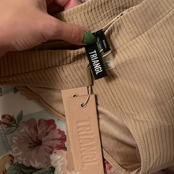 Triangl Tan Daria Bikini Set - Picture 4 of 5